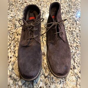 Rockport men’s brown suede Chukka boot size 10. Classic timeless style